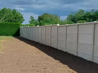 Création d’une clôture mur plein en plaques béton à BONNEVILLE-ET-SAINT-AVIT-DE-FUMADIERES (24230)