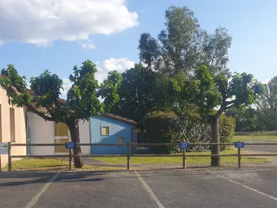Création d’une clôture en rondins de bois deux lisses à CAMPS-SUR-L’ISLE (33660)