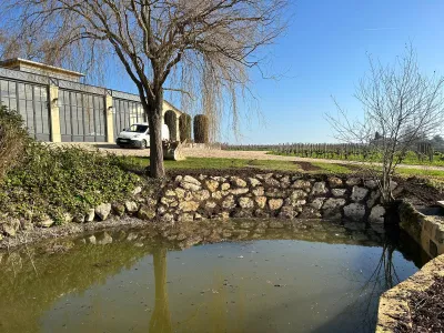 Aménagement au niveau des douves pour un Château à POMEROL (33500)