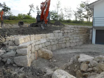 Réalisation d’un enrochement contre une maison d’habitation à SAINT-SAUVEUR-DE-PUYNORMAND (33660)