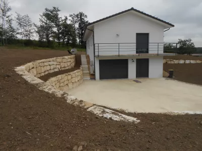 Aménagement extérieur d’une maison d’habitation à SAINT-SAUVEUR-DE-PUYNORMAND (33660)